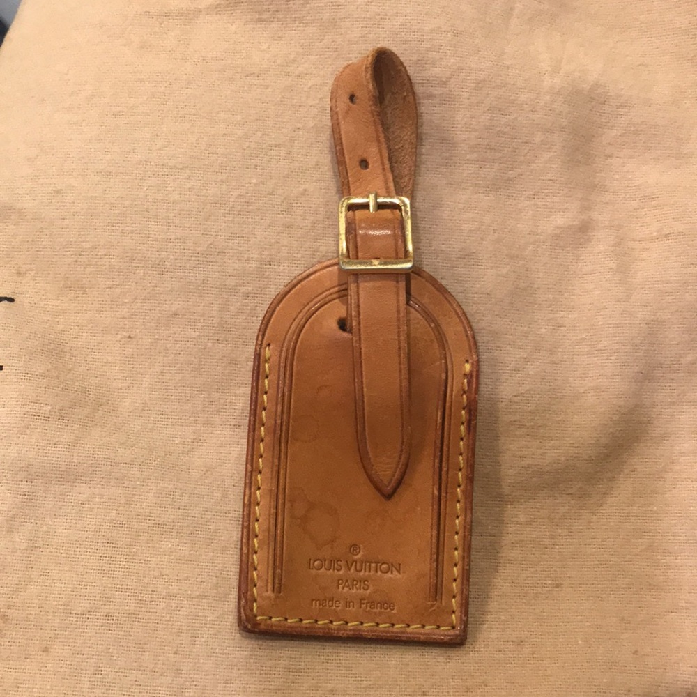 LV ALL LEATHER NAME TAG